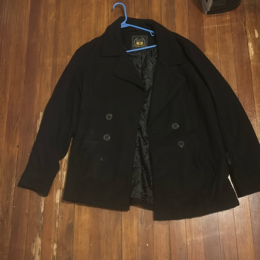 Black winter Jacket for men. Is used but in good condition. Made of fabric